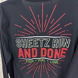 Sheetz Run and Done long sleeve tee size unisex XL.70/30 poly/cotton. EUC